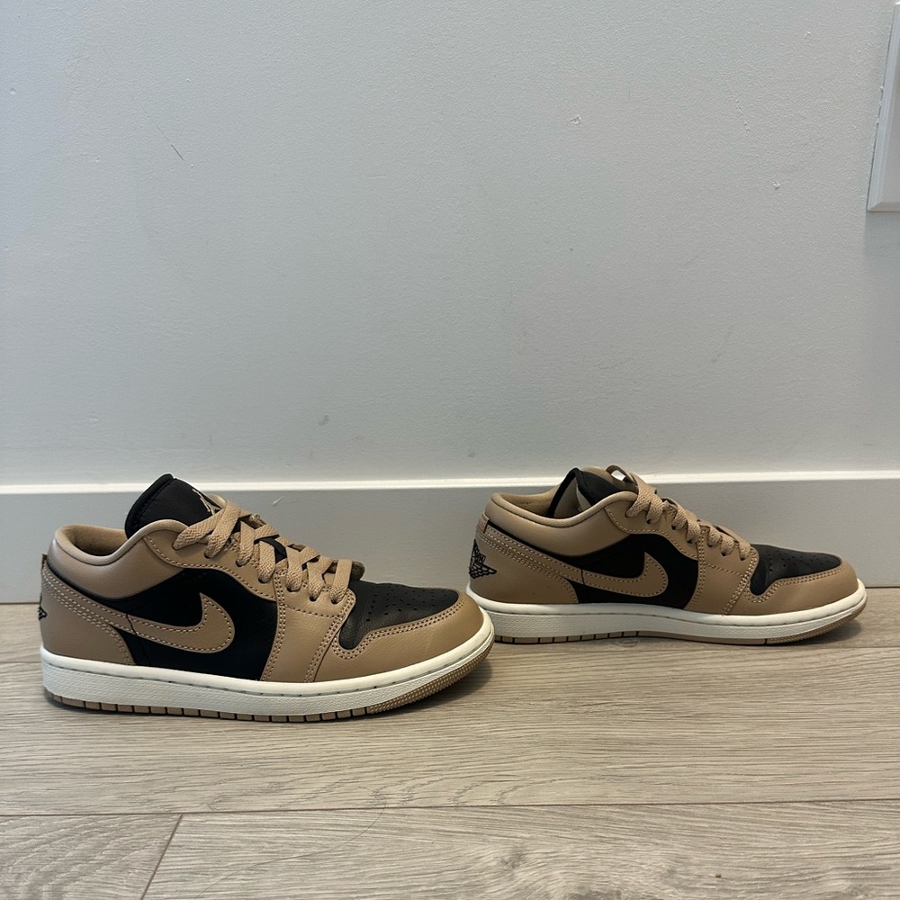Nike Air Jordan 1 Low - Picture 3 of 13